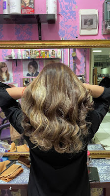 Adhelia salon pasar rumput