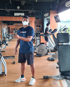 Adi pelatih muaythai tinju