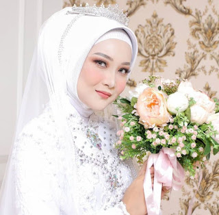 ALIYAPERDANA MAKE UP