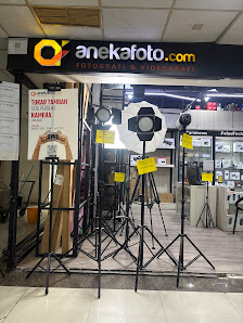 Anekafoto Metro Atom