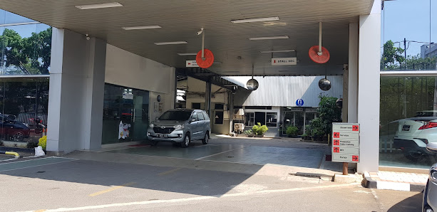 Auto2000 Pramuka