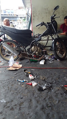 Bengkel bersama motor