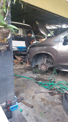 Bengkel mobil Mbah Yono