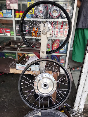 Bengkel motor ( stel velek jari-jari motor dan service motor )