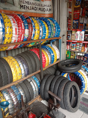 Bengkel motor tiga saudara