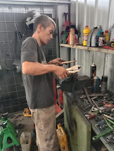 Bengkel spesialis rekondisi kaki kaki mobil panggilan SF MOTOR