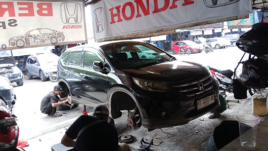 BERSINAR MOTOR HONDA