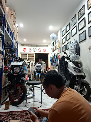 BILLY CUSTOM GARAGE