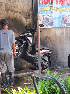 Cai Bogor (cuci motor)