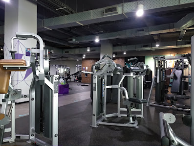 Celebrity Fitness - Artha Gading
