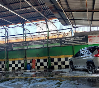 Clean & White Car Wash