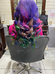 Cleo Salon 76