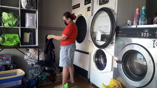 COIN LAUNDRY EXPRESS WASH & GO