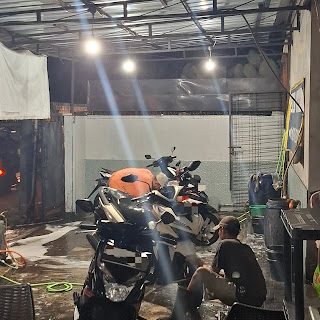 Cuci Motor Dan Helm Banjour