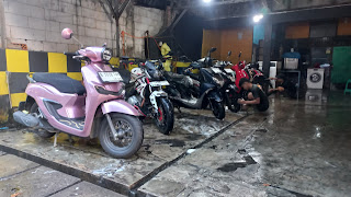 Cuci Motor dan Helm SIBERSIH