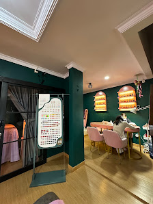 D Glow Beauty Salon