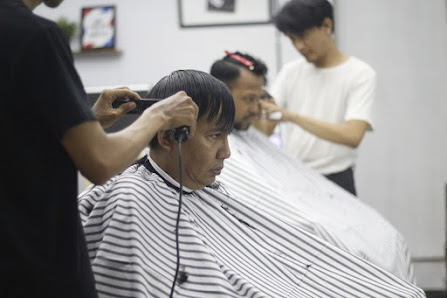 Dalam Ruang Hair Studio [ barber & salon ]