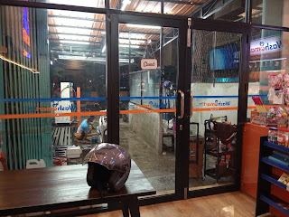 Day : Cuci Motor Bersih Kilap, Night : Cafe MEONG