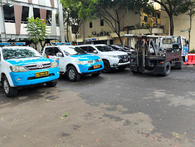 DEREK BANING TOWING (Specialist Derek Basement & Lobby) 24jam