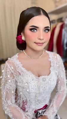 Desiren Makeup Arist