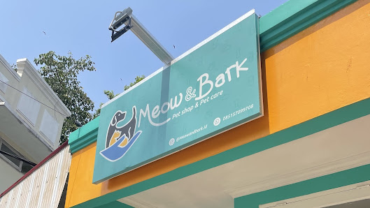 Dokter hewan dan Pet Shop “Meow & Bark Pet Care”