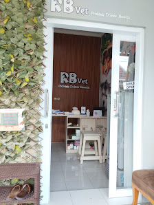 Dokter Hewan Riki Barata