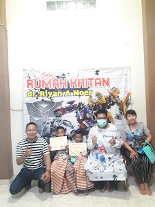 Dr Riyan A Noer klinik khitan/sunat modern