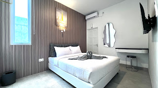 Escotel Arah Timur