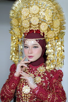 Event organizer Ina makeup artist
