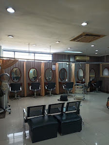 Gauri Salon