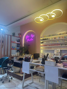 Glow Up Studio by Nancy ( Salon)