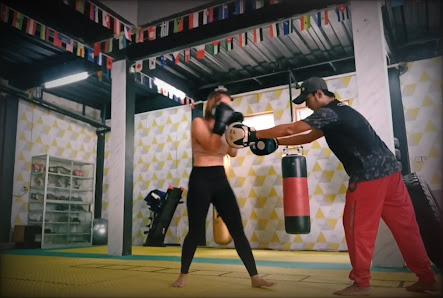 GOLDEN DRAGON TEAM FIGHTER"