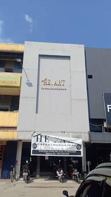 He-Art Cafe & Lounge/Bar