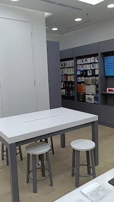 Hello, Apple Authorized Reseller - Kalibata City