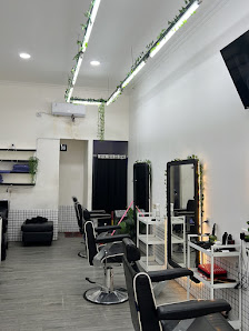 Holyhair Barbershop & Studio Sumur Batu