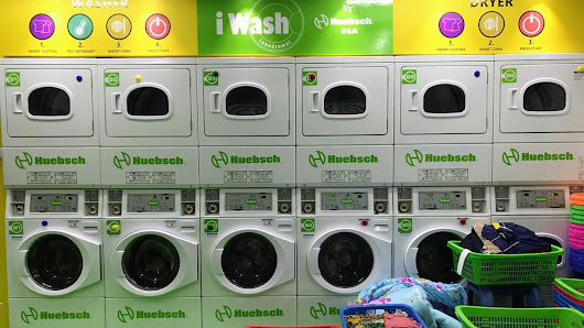 i Wash (Laundromat) by Huebsch - USA