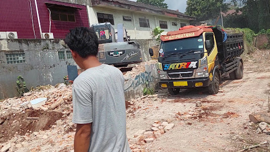 JASA BONGKAR RUMAH DAN GEDUNG / BELI BONGKARAN BANGUNAN RUMAH