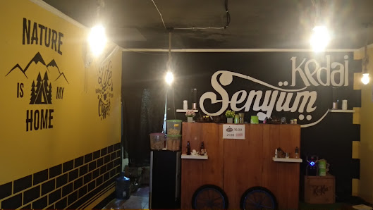 Kedai senyum sungai bambu