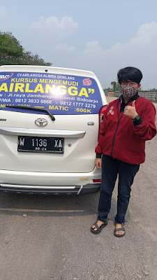 Kursus mengemudi Airlangga