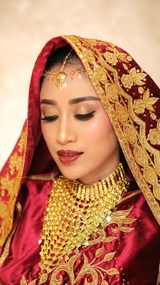 Lini Sumarsini Make Up Artist