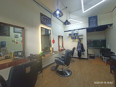 LUXE Barbershop Srengseng Sawah