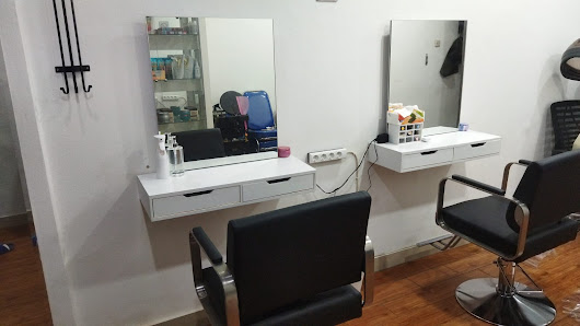 Mell's Salon and Beauty