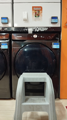 Neymar laundry self service