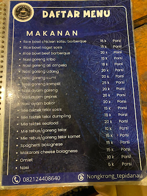Nongkrong tepi danau