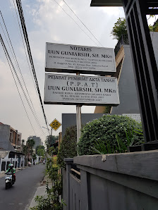 Notaris UUN GUNIARSIH