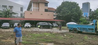 PARKIRAN MOBIL DAN MOTOR YRM