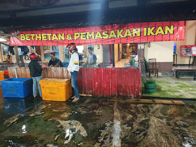 Pasar Ikan Balekambang