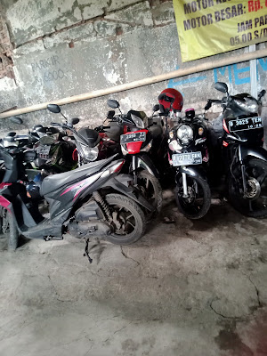 Penitipan sepeda motor Bu Haji