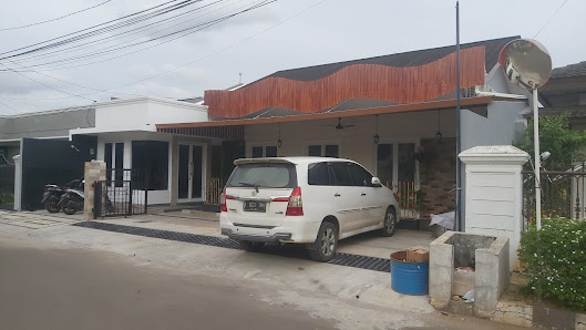 Plousios Studio Senam & Cafe