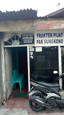 Praktik Pijat Pak Sungkono